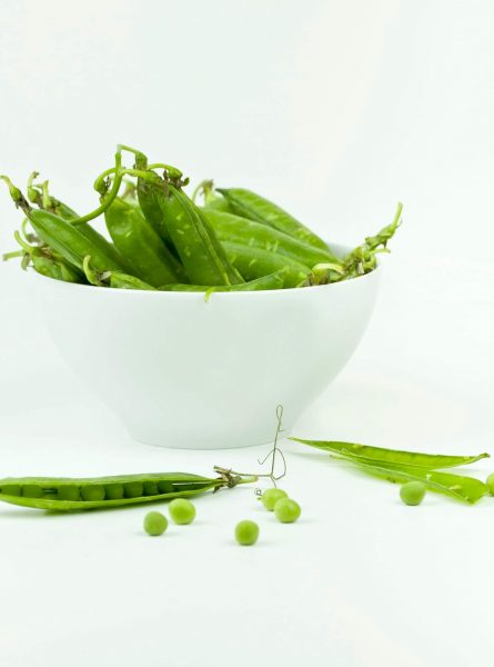 string-beans-on-bowl-768092